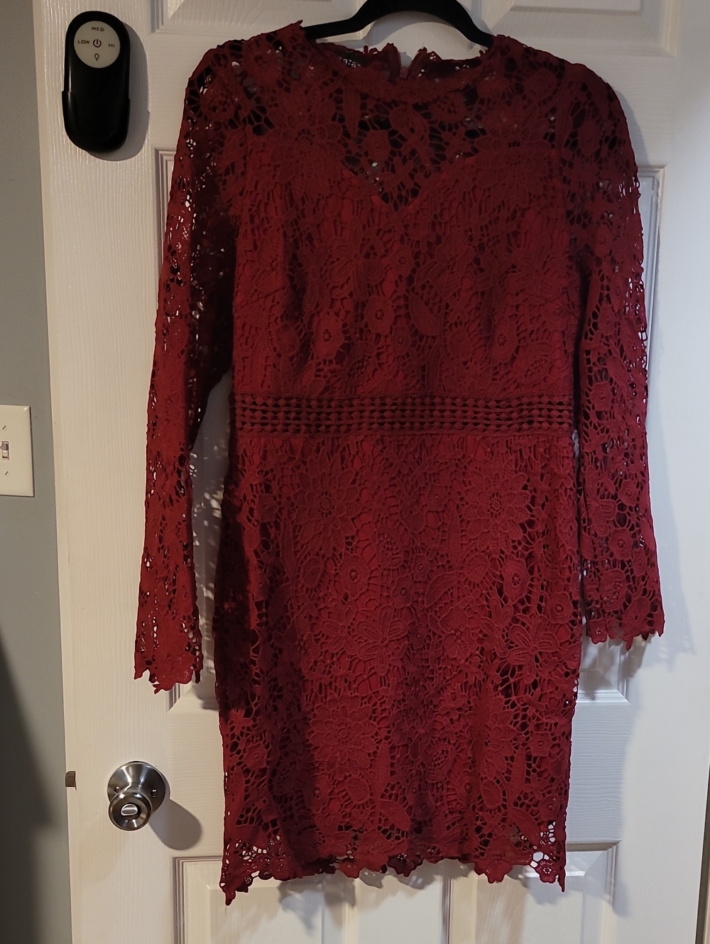 Women's Burgundy Lace Long-Sleeve Dress